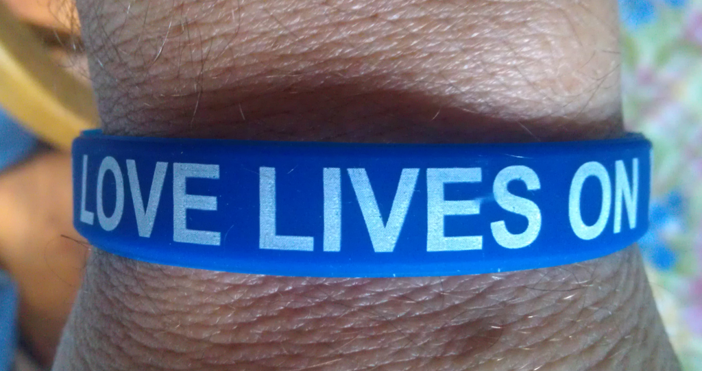 Silicone Love bracelet - The Grief Toolbox