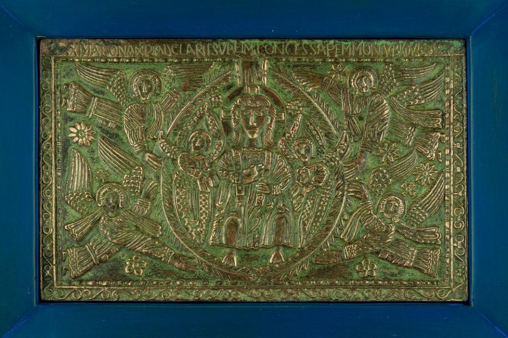 Blue Wooden Urn - Detail