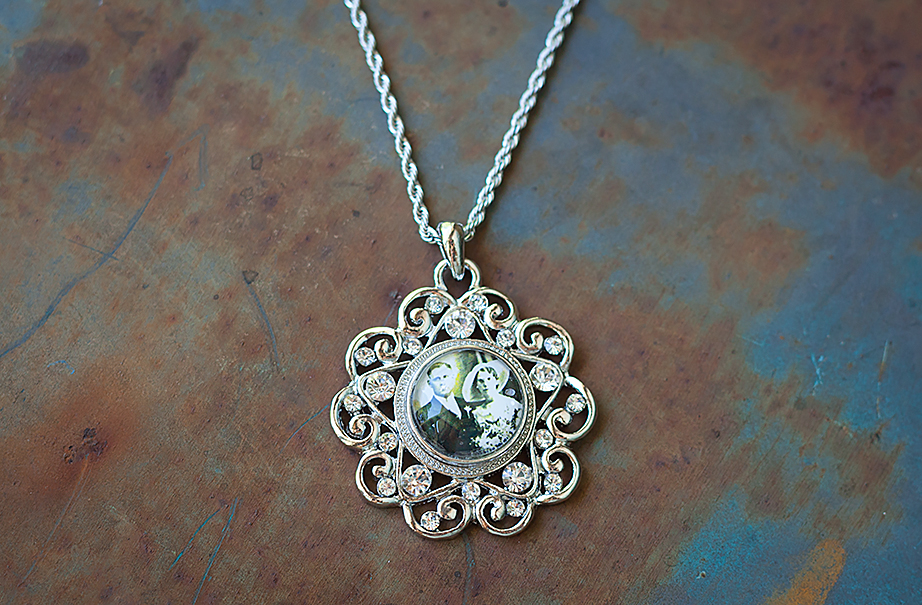 Rhinestone Flourish Pendant Necklace Rhinestone Flourish Pendant Necklace