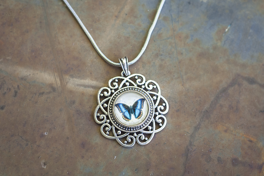Flourish Pendant Necklace